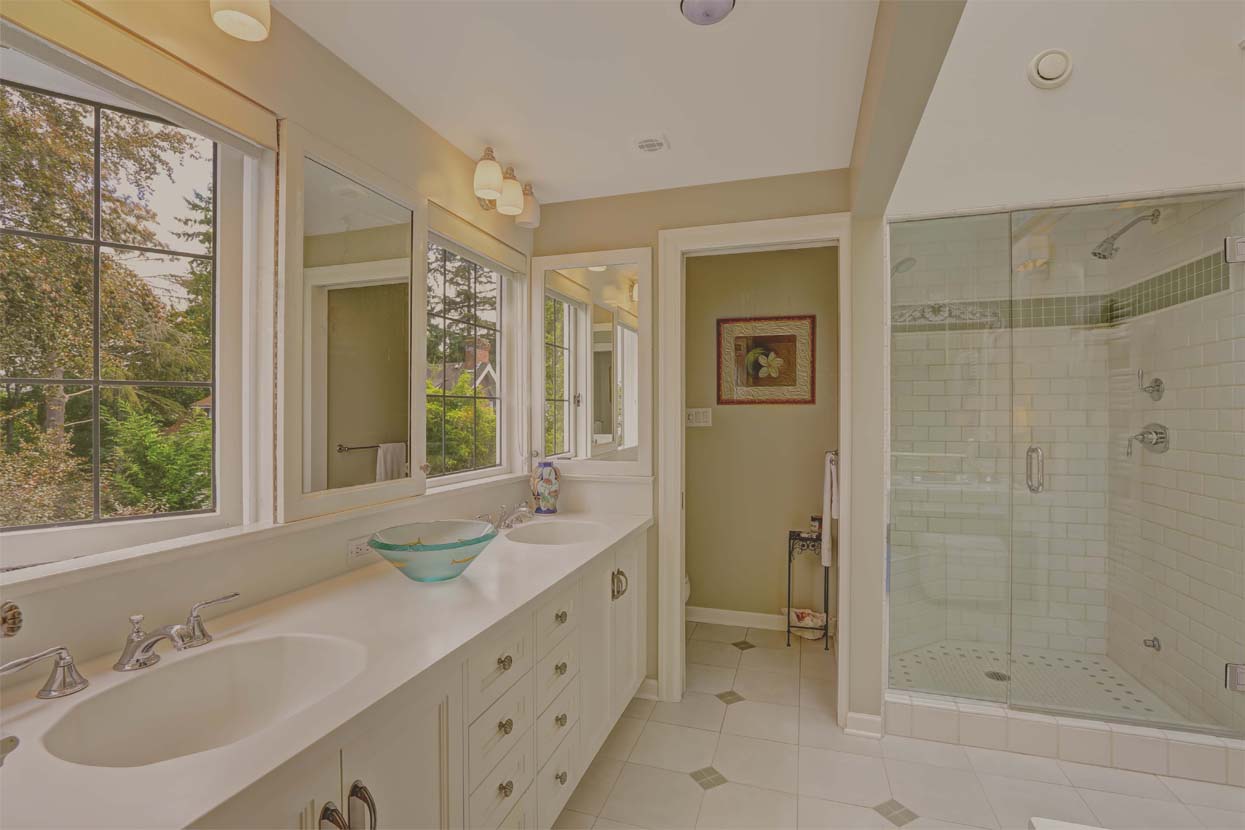 bathroom bathroom